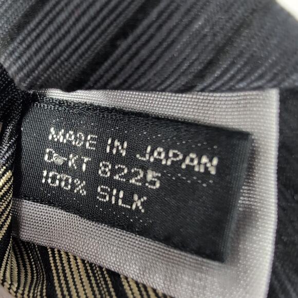 JHANE BARNES Platinum Mens 100% Silk tie JAPAN Geometric Black/Gold 58.50 x 3.75 - Picture 7 of 10